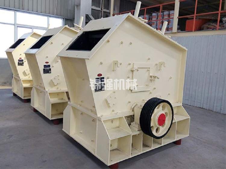 礦山破碎機(jī)成套設(shè)備多少錢(qián)?怎樣選擇利潤(rùn)高?(圖3) 礦山破碎機(jī)成套設(shè)備多少錢(qián)?怎樣選擇利潤(rùn)高?(圖3)