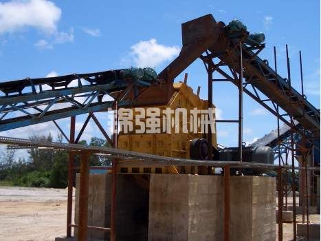 石子破碎機(jī)整套設(shè)備價(jià)格多少錢(qián)？石頭破碎機(jī)設(shè)備有哪些？(圖6)